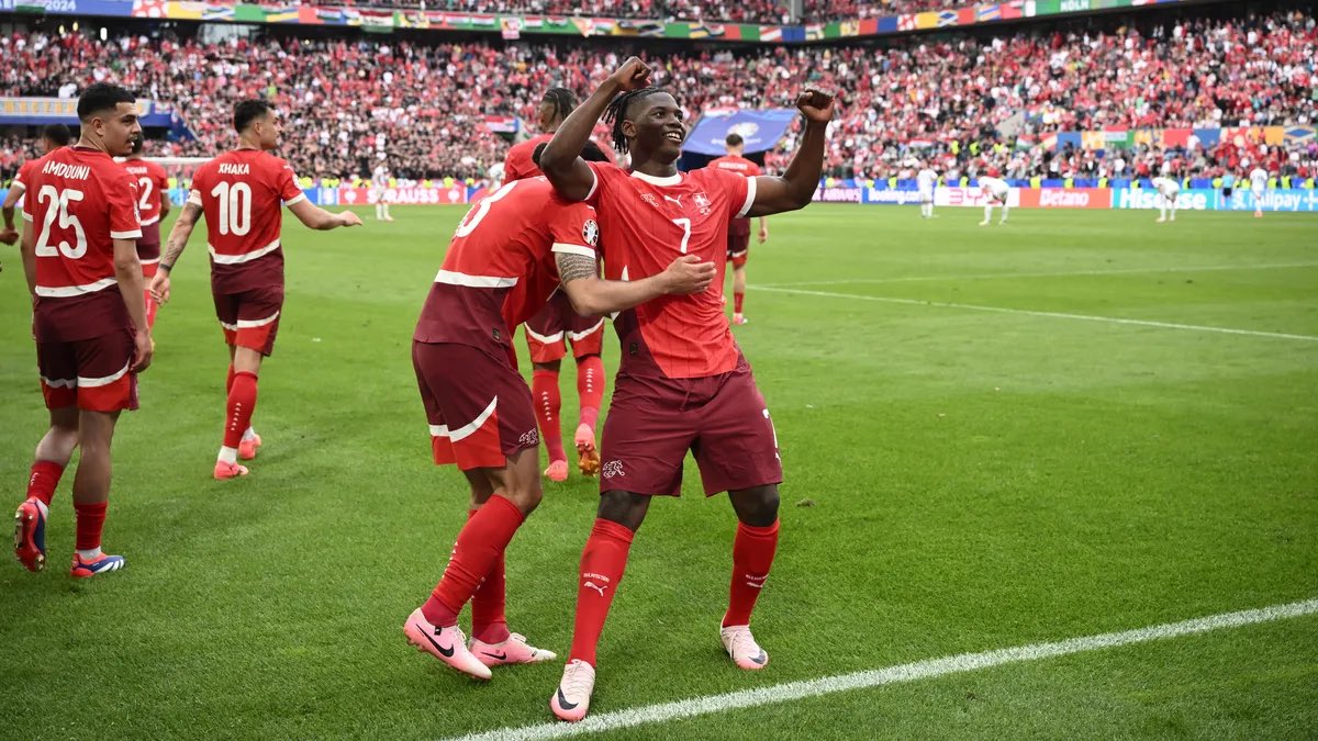 mandapelotas's tweet photo. ¡Los octavos de la #EURO2024 ya están aquí!

A las 18:00 juegan 🇨🇭 Suiza e Italia 🇮🇹

¿Mostrará la Azzurri su versión más competitiva en la fase final? ¿Volverán los suizos a dar la sorpresa como en 2021 con Francia?

La mejor previa, nuestro programa: https://t.co/csPPEPNuIn https://t.co/xqPsSFB4BK