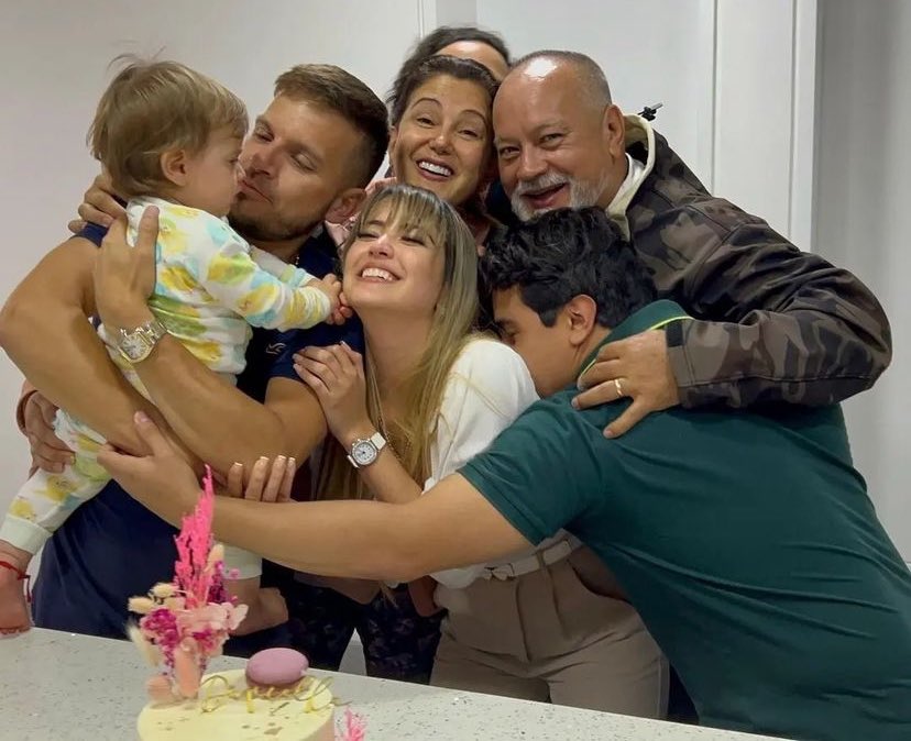 VVperiodistas_'s tweet photo. Ellos / Nosotros https://t.co/7UfYGJpdJQ