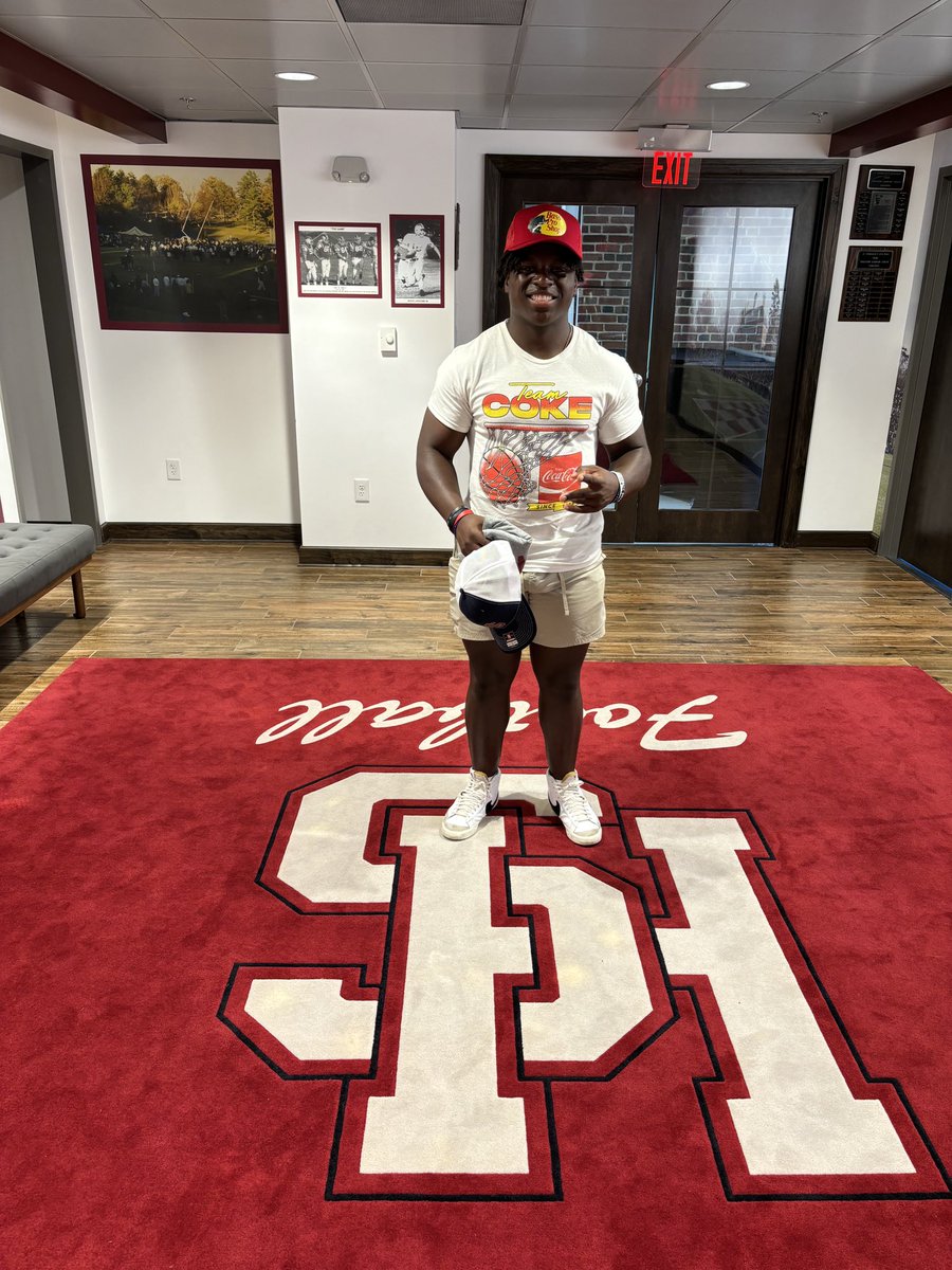 Had a great time on tuesdays at my Hampden Sydney visit! Thank you <a href="/Coach_Luvara/">Vince Luvara</a> <a href="/ZachZullinger/">Zach Zullinger '07</a> !
<a href="/DSFfootball/">Douglas Freeman Football</a> <a href="/DSFstrength/">DSFstrength</a> <a href="/Coach_Simonds/">Coach Simonds</a>