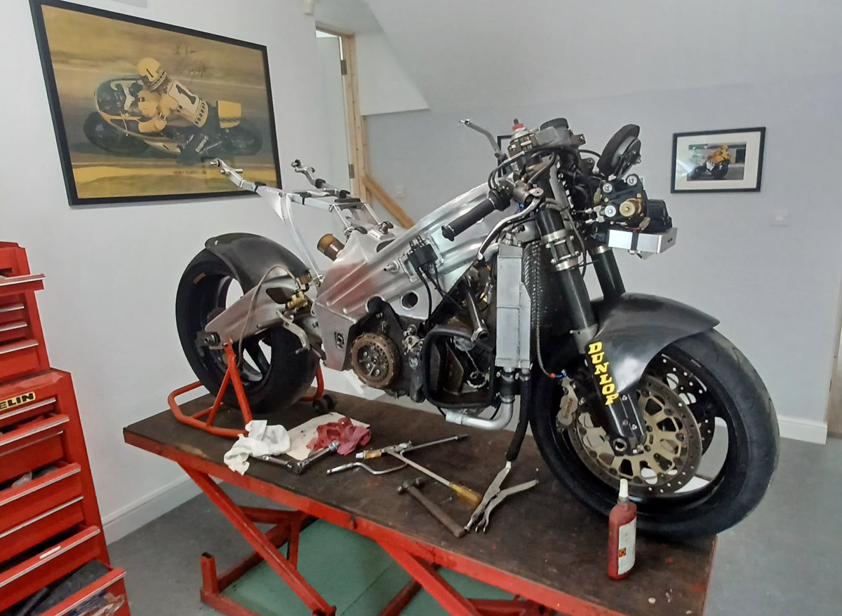 Getting prep'd for <a href="/fosgoodwood/">Goodwood FOS</a> ❤️💨💨💨 V592 #7 #cagiva #eddielawson