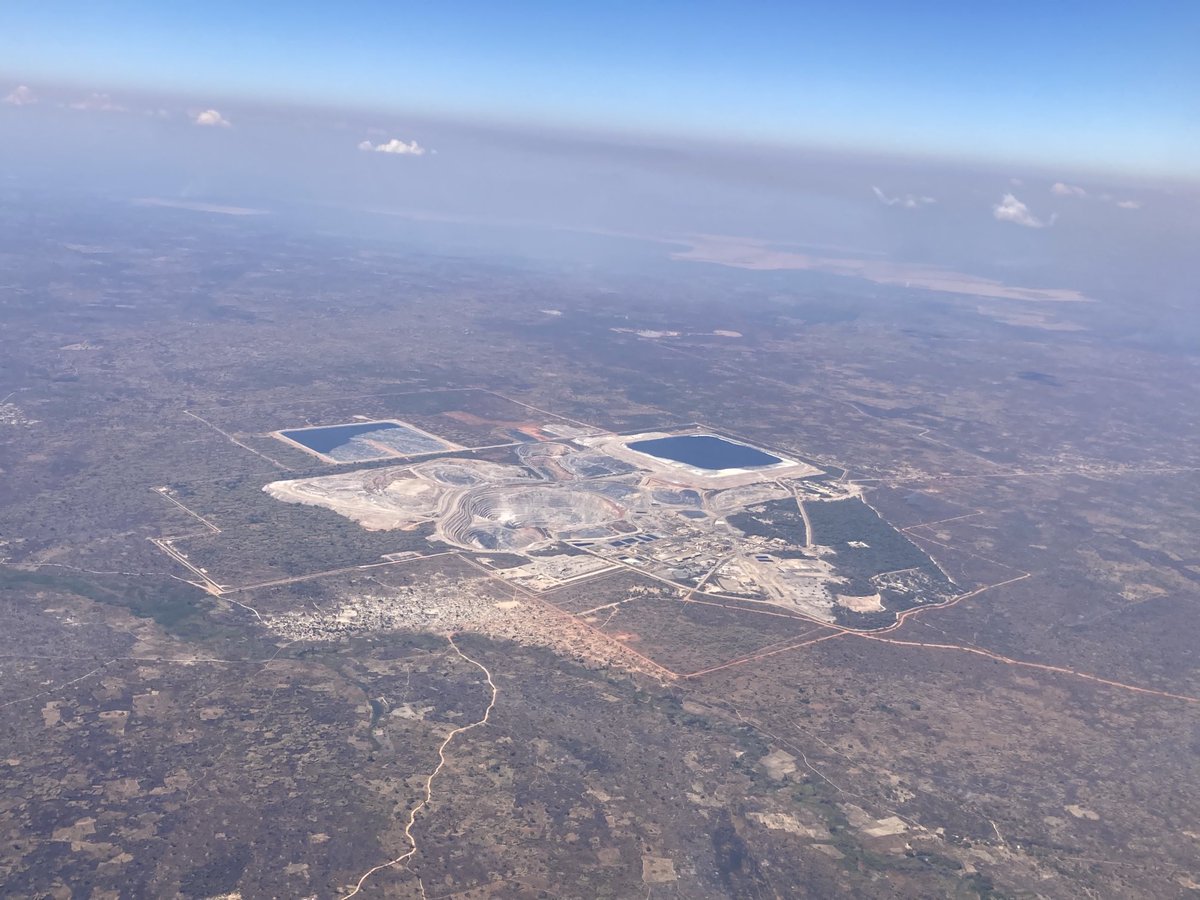 Typical of Australian mining sites ⁦<a href="/_DanielFranks/">Daniel Franks</a>⁩ ⁦<a href="/LyndaMerilynLaw/">Dr Lynda Lawson</a>⁩ in the middle of a remote area