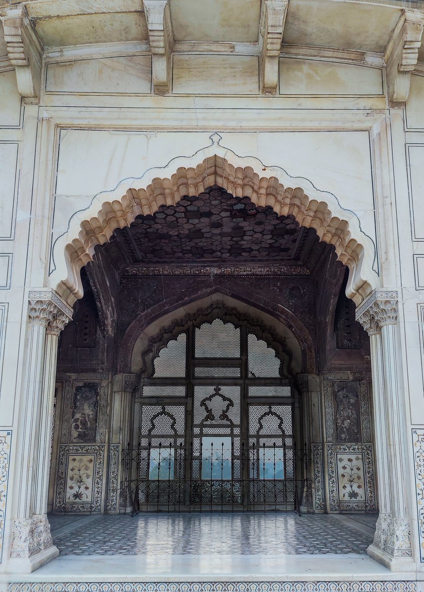 iammuddii's tweet photo. Captivated by the breathtaking Sheesh Mahal at Lahore Fort. Steeped in history and adorned with intricate mirror work, this architectural gem is a testament to Mughal craftsmanship and elegance.
#sheeshmahal #lahorefort #lahore #architecture #ShotonOnePlus @oneplus @lightroom https://t.co/g89XVnxtds