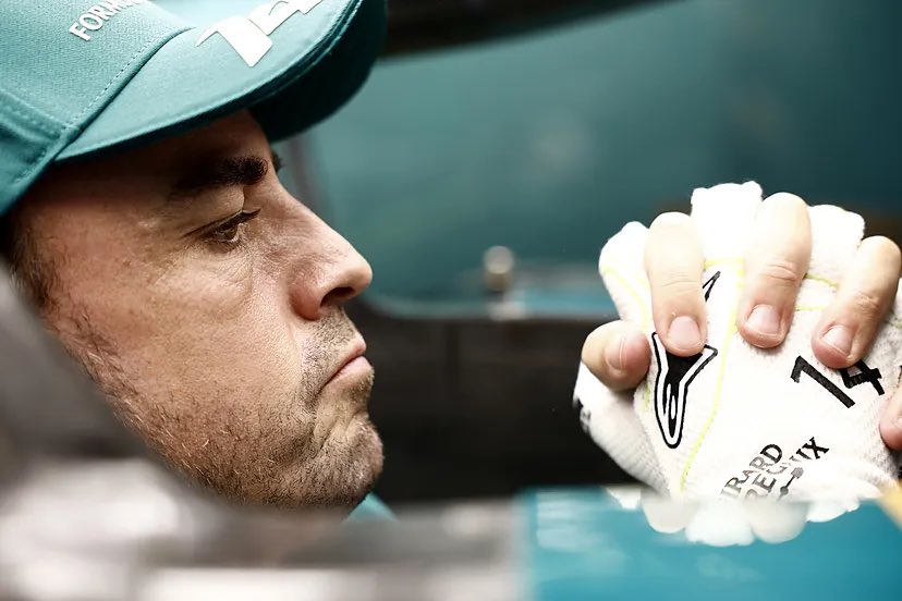 ElReyGuiri's tweet image. Alonso: “¿Estás viendo la curva 3?”

Ingeniero: “Sí, Fernando, siento tu dolor.”

💔