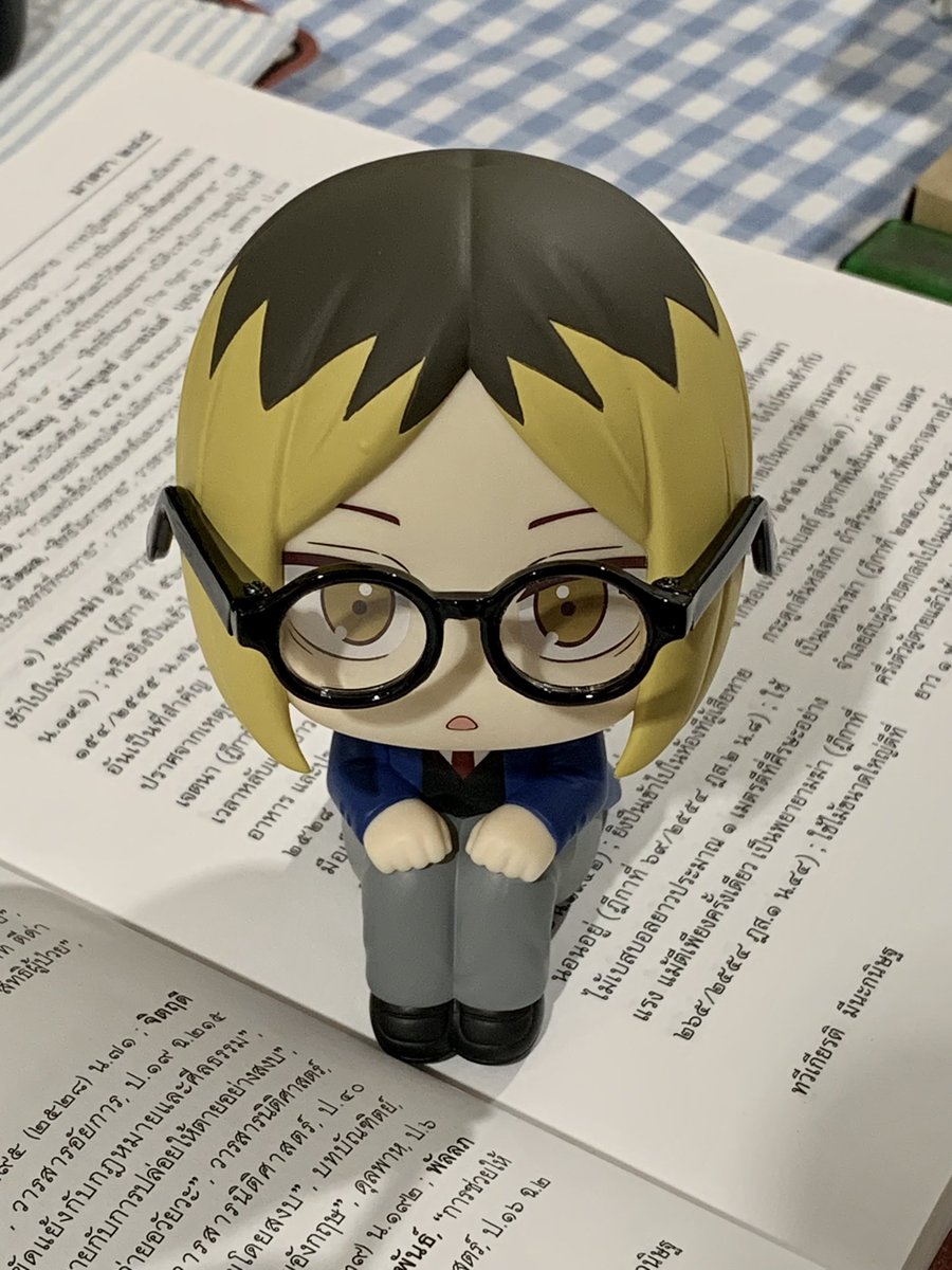 feelsoblue_'s tweet image. 👓📝📚