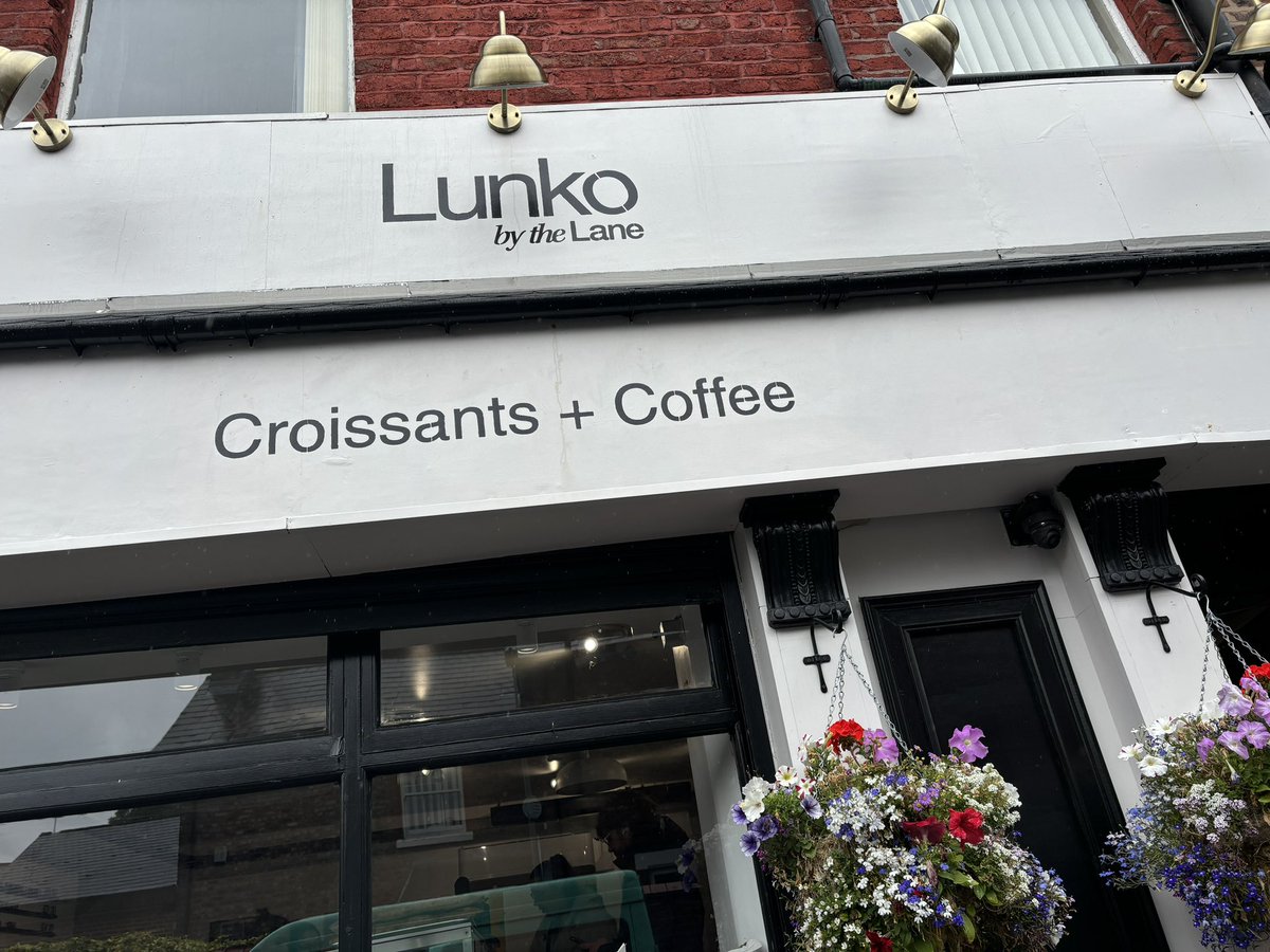 davvyko's tweet photo. Tell you what, that #Lunko bakery on lark lane is well worth queuing up for, even in the rain 🥐🧁😮‍💨👌🏻 https://t.co/K2dAw9EttW