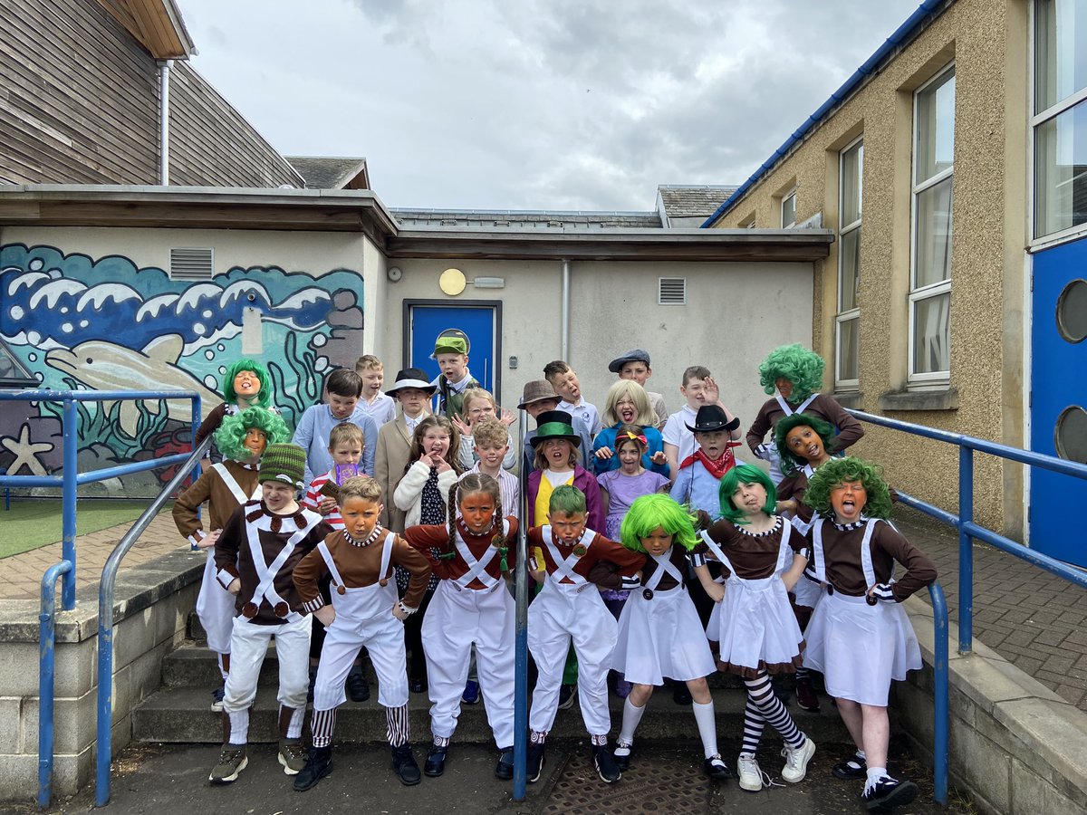 MissManson_APS's tweet photo. P4 signing out of the year! Enjoy an amazing summer with friends and family, hopefully the sun will be shining🌞A well deserved break after the busy, crazy and fun filled year we have had! Thank you and see you soon, Miss Manson🤩 @airthprimary https://t.co/llr8NIEh4F