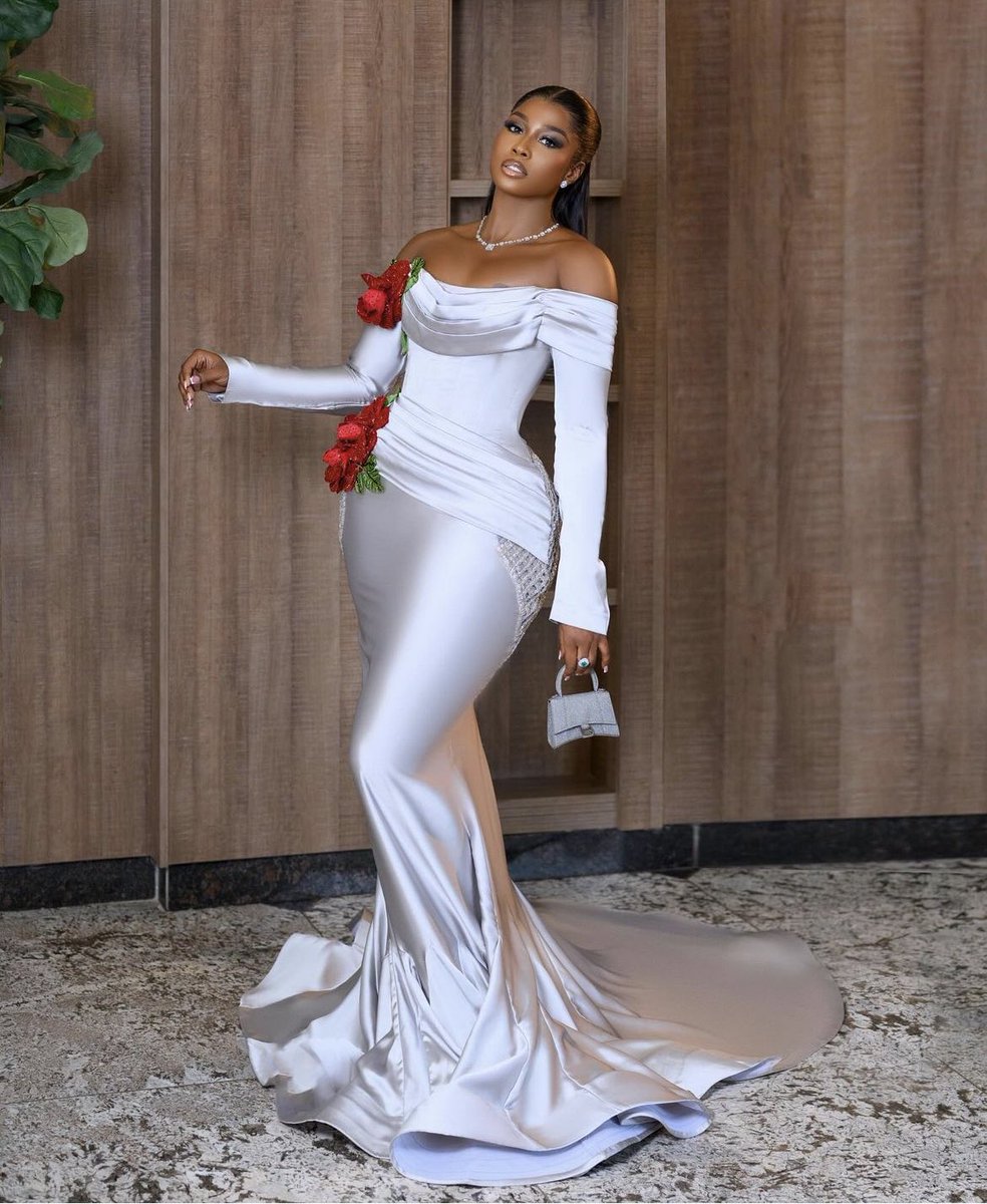 Ayomiepat_'s tweet photo. A thread of guests attending Sharon Ooja’s White Wedding. 

1. Actress - Lilly Afegbai https://t.co/Yv2WtGRidL