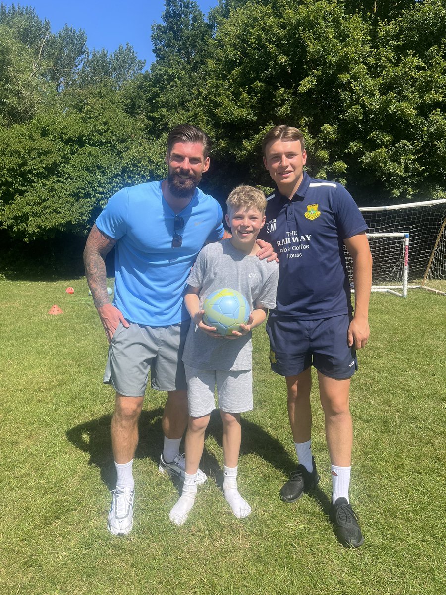 LeexxCaroline's tweet photo. With the sports team @QuiltersJunior who have supported Digs to be the best he can be during his time here.
He leaves on a sporting high ! ⚽️🏀🏏🏅🏊‍♂️ https://t.co/lRfC1WSsk2