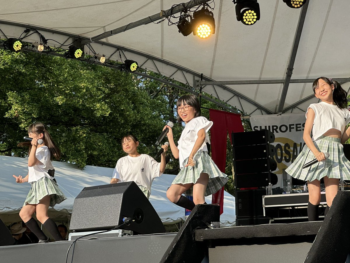 yW2DnxEPpe7Xrca's tweet photo. 2日目の城フェスで、リーフ🌱と
アルプスおとめ🌈🍎のライブを観てきました🎤
*
どちらも最高に会場を盛り上げてくれて
さらに「目指せ!ファーストレディ💋」の
パフォーマンスが最高でした!!👍✨
*
めんこく成長したなぁ〜って、まるで
近所の祖母の気分👵笑
*
お疲れ様でした💐
#SHIROFES2024 https://t.co/zm1ilf7d7z