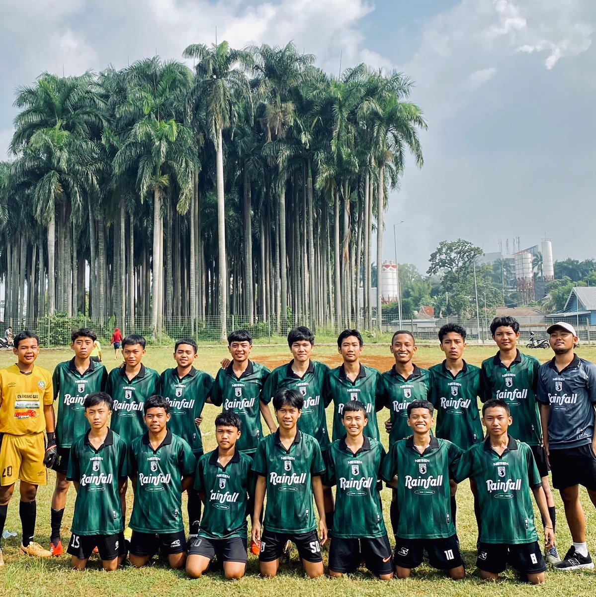 fcrainfall's tweet photo. Football Club Rainfallโs, Next Generation.
Kami mencoba memaknai untuk semua movement ini tidak berhenti di satu generasi, berharap makna โfootball not warโ dapat dimaknai oleh siapapun, mari kita tularkan kebaikan, kedamaian dan tanpa kekerasan kepada siapapunโค๏ธ๐๐ป https://t.co/dZLj5g7q7q