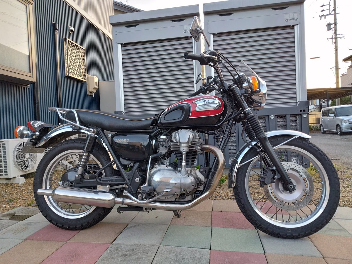 EwinbeeK's tweet photo. 名前：winbee
性別：男
年齢：40代
身長：188cm
住み：岐阜
愛車：ゼファー750 &amp; W650
好き：家族・猫・スイーツ・バイク
一言：猫好きな夫婦ライダーです！

#バイク乗りとして軽く自己紹介
#バイク乗りと繋がりたい
#バイク好きと繋がりたい
#夫婦ライダー
#ゼファー750 #W650 https://t.co/lvnHJoc1J9