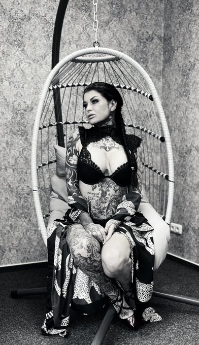 Hey meine Lieben, ich bin ab 15:00 Uhr f&uuml;r Euch live auf meiner privaten Seite.   Knutschiii &mdash;&mdash;> https://t