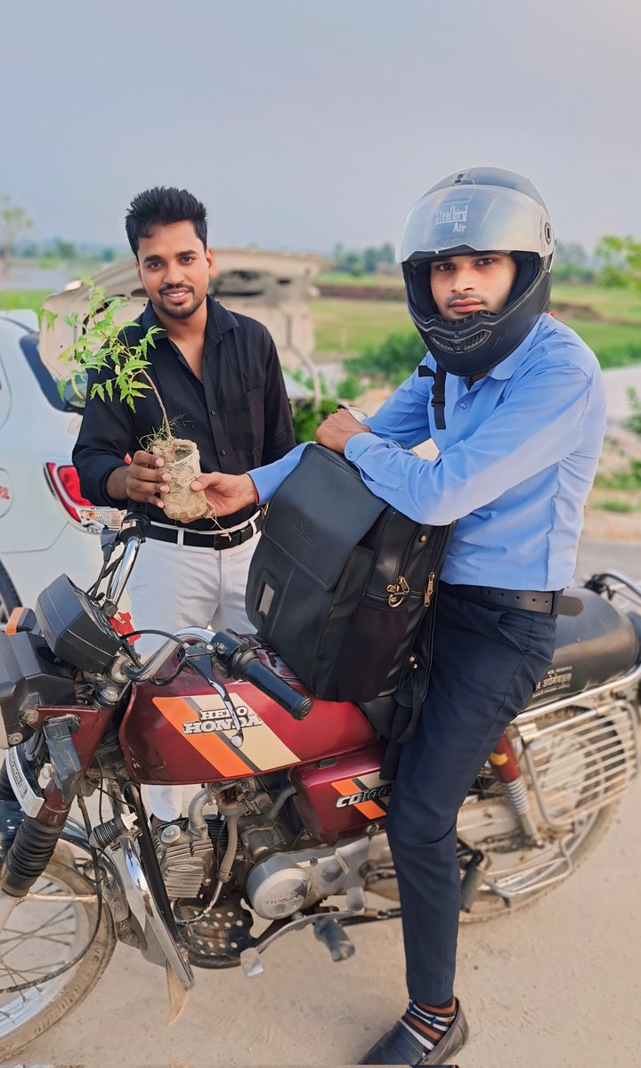 Cgmaurya9911's tweet image. संकल्प - 10 लाख पेड़ लगाने का आज 29 वां दिन ..🌲🌱🌳
एक पौधा जरूर लगाएं,
पर्यावरण को नष्ट होने से बचाएं।
#savetreesavelife