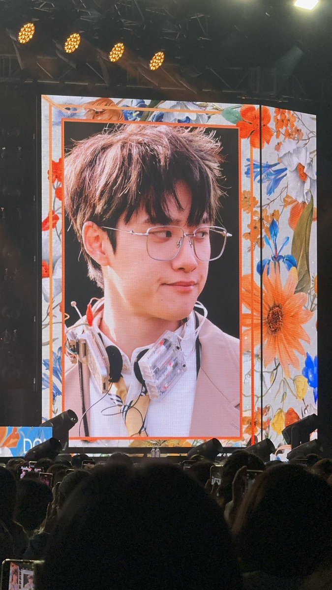 Kyungsoo behind the scene photos from mars mv!  #BLOOMinHongKong