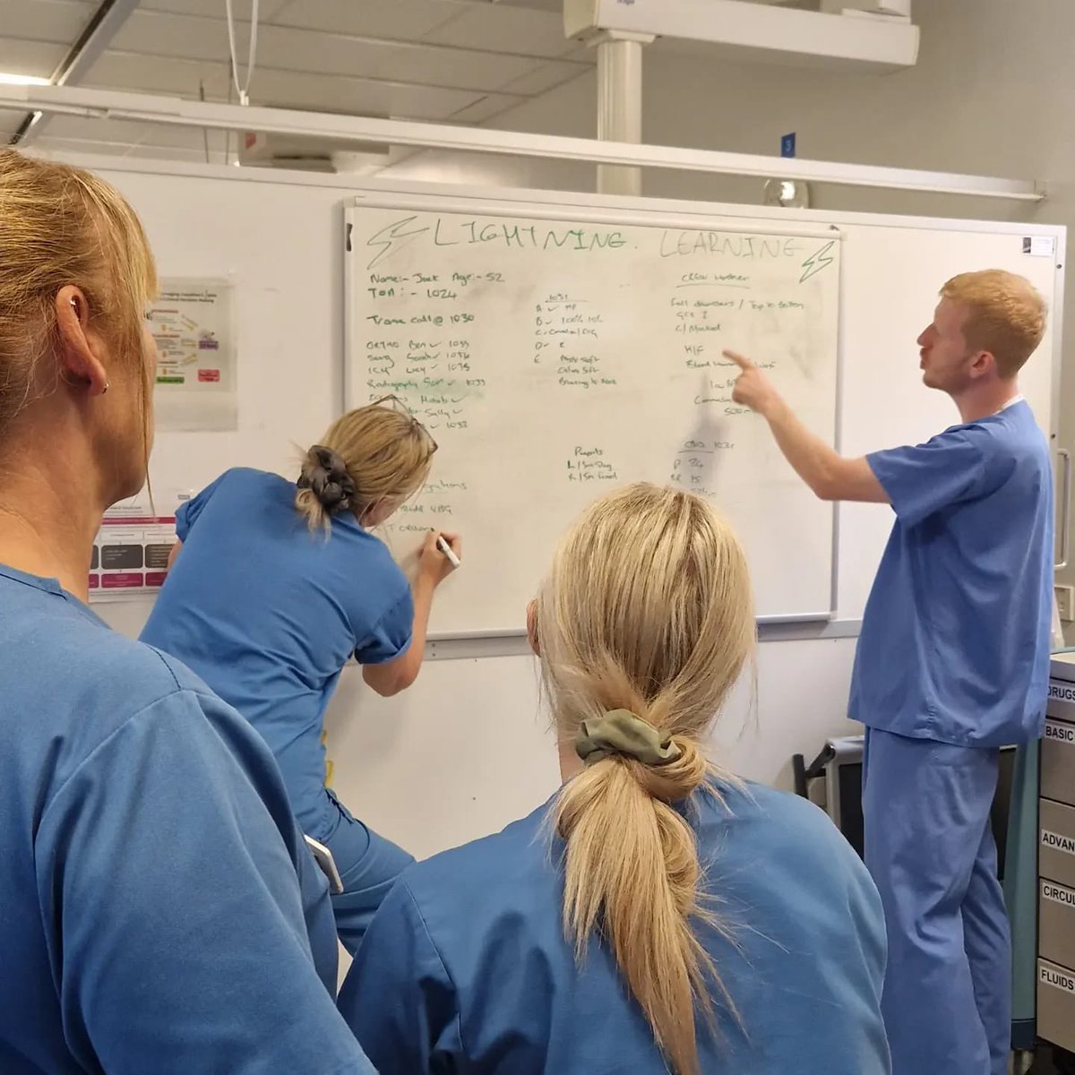 wwl_ecc's tweet photo. ⚡️Lightning Learning⚡️

Our senior HCA's Alex and Kerry teaching scribing in Resus. 

Sharing knowledge and teaching skills 👌 https://t.co/2nVYOPaENL