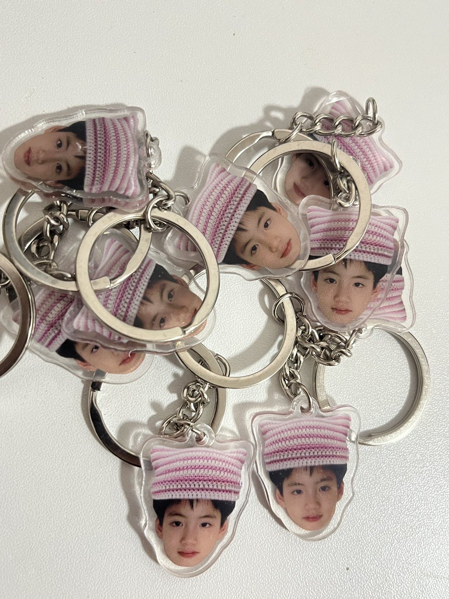 kamisu369's tweet photo. มีใครสนใจม้ายย ทำไว้นานแระน้องเพิ่งมาส่ง เดี๋ยวทำโพลาลอยด์มาแจกคู่ด้วยคับ ใครสนใจฝากรี+เฟบหน่อยค้าบบ
#BUSbecasueofyouishine #ตลาดนัดBUS https://t.co/dBAdmp3LRo