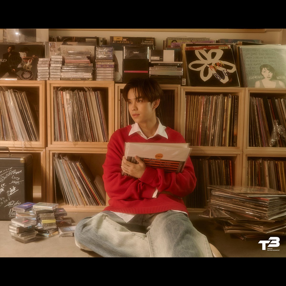 t3group_ent's tweet photo. คำพูดลูกผู้ชาย ‘ฉัน ชอบ เธอ’ แล้วเธอชอบกันไหม 🫣 

ขอเอาเพลงโปรดในตำนาน เพลง ‘ใจสั่งมา’ มาถ่ายทอดใหม่ 
เป็นเวอร์ชั่นของ #ThirdLiveSession ให้ทุกคนได้ฟังกันครับ 

💽  https://t.co/MfKBw84bFn

ฝากกด ❤️ มาและคอมเมนต์เพลงที่อยากฟังกันได้นะครับ

#ใจสั่งTHIRDมา
#ThirdLapat
#t3group_ent https://t.co/LmFsCZBR1c