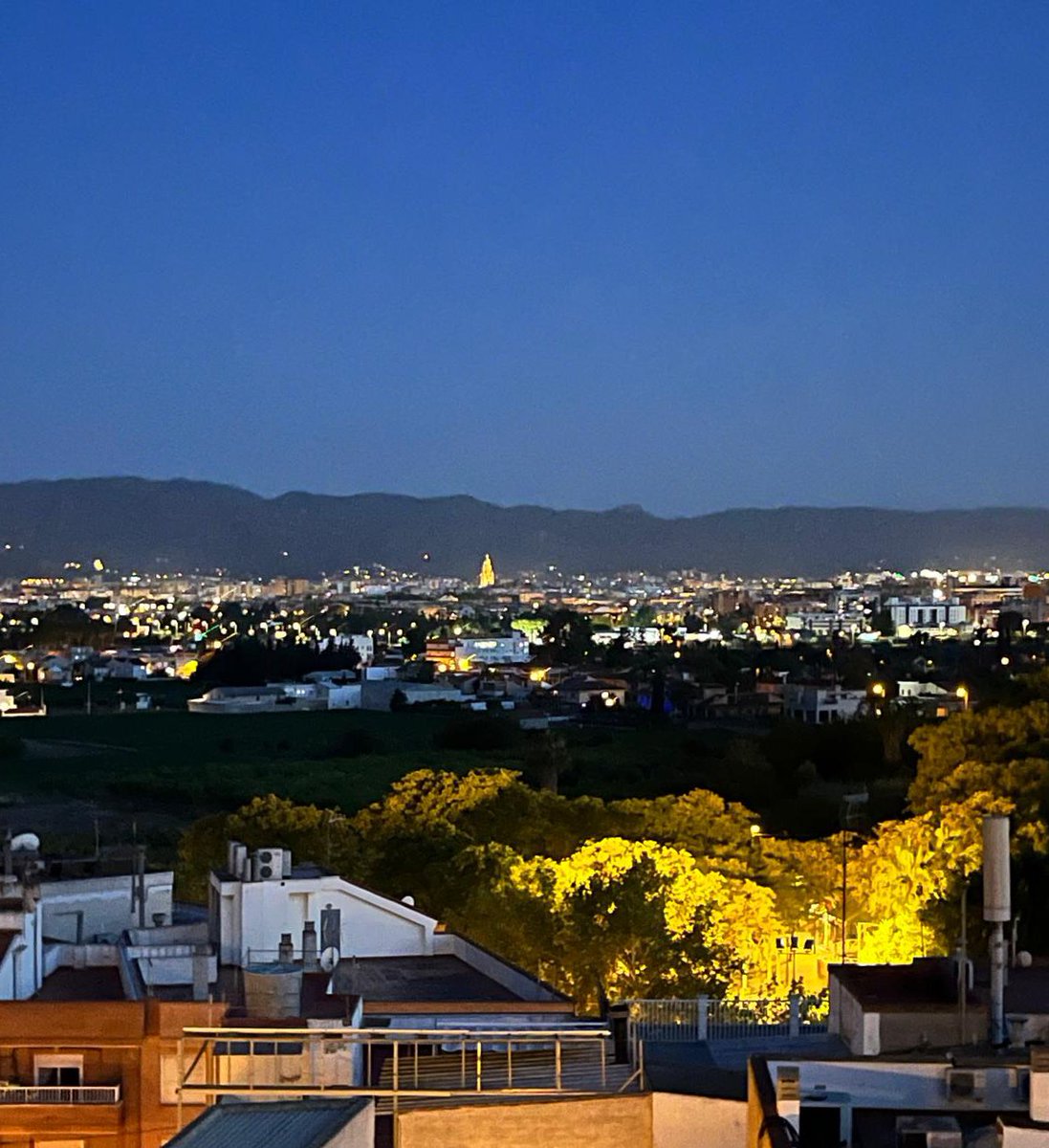 enunlugardelah1's tweet image. 🍋 🍤#SORTEO CENA x2 🍤

¿Quieres ganar una cena en restaurante 🧑‍🍳 Las Cumbres de Cabezo de Torres y disfrutar de estas maravillosas vistas😍?

Así es, un planazo. Para participar:

🥬 RT 🔄
🍅 Síguenos
🍊 Sigue a @Rlascumbres

📆 Ganador domingo 7 de julio