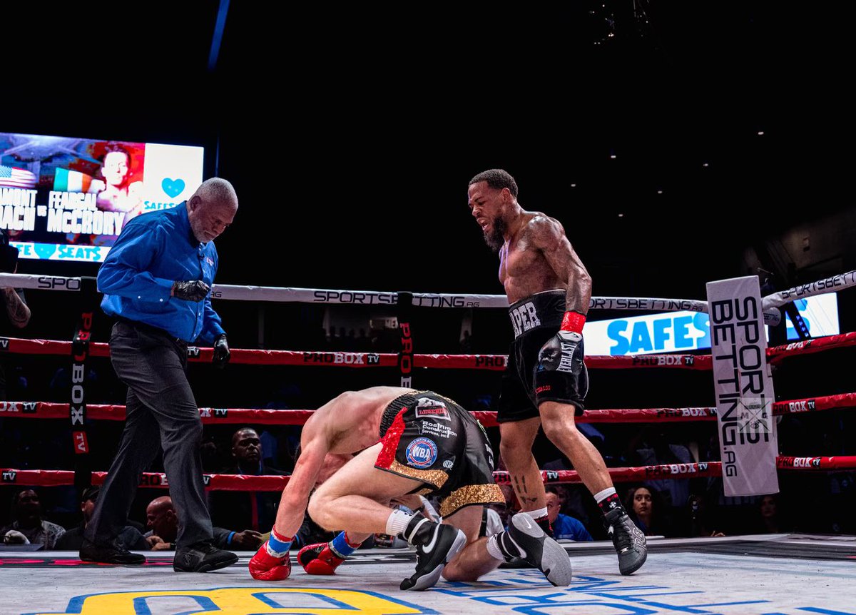 TheDMVDaily's tweet photo. In #Boxing News:
Yesterday, @OneOf1x defeated his opponent to retain his WBA World Super Featherweight Belt.
The boxing star in his Pro-Boxing debut, Ben Johnson wins by TKO.
In her 8th pro match, Rianna Rios gets the UD in her match up to become the WBA International Bantamweight Champion.
The Olympians Jordan Roach, in his Pro-Debut goes 1-0 with a stellar performance.
@SShooterOutlaw stops his opponent in round #4.
@iamscooterdavis destroys his opponent to move to 4-0.
Shots by @mecie_gold