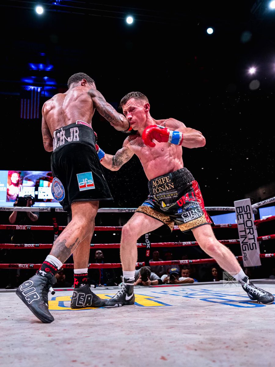 TheDMVDaily's tweet photo. In #Boxing News:
Yesterday, @OneOf1x defeated his opponent to retain his WBA World Super Featherweight Belt.
The boxing star in his Pro-Boxing debut, Ben Johnson wins by TKO.
In her 8th pro match, Rianna Rios gets the UD in her match up to become the WBA International Bantamweight Champion.
The Olympians Jordan Roach, in his Pro-Debut goes 1-0 with a stellar performance.
@SShooterOutlaw stops his opponent in round #4.
@iamscooterdavis destroys his opponent to move to 4-0.
Shots by @mecie_gold