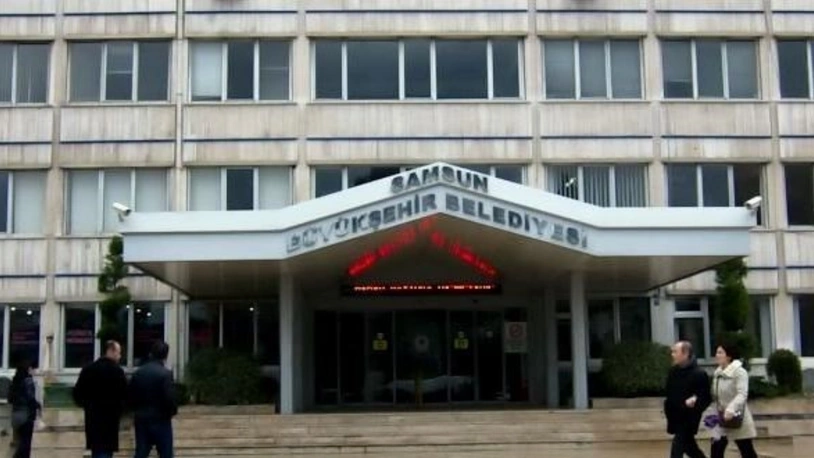 yirmiucderece's tweet photo. 📍Ak Partili Samsun Büyükşehir Belediyesi, belediyeye ait birçok aracı "ihtiyaç fazlası" olduğunu gerekçe göstererek diğer belediyelere hibe etti.

Hibenin ardından Samsun Büyükşehir Belediyesi, 211 araç kiralamak için yeni ihaleye çıktı. https://t.co/Ze0eqpzIhL