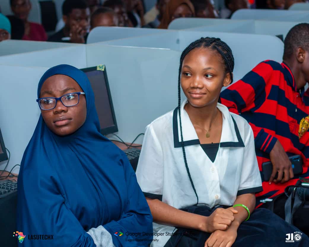 olakunmi_layole's tweet photo. Better late than never.🙃
Thank you so much @gdsclasu
It was a very insightful Tech event and I look forward to attending more.
Being an upcoming expert in Product Design, I gained alot from the speakers, especially @IchekeChinaza , @jokeshalom and others.
#lasutechX https://t.co/kCwTRDohdP