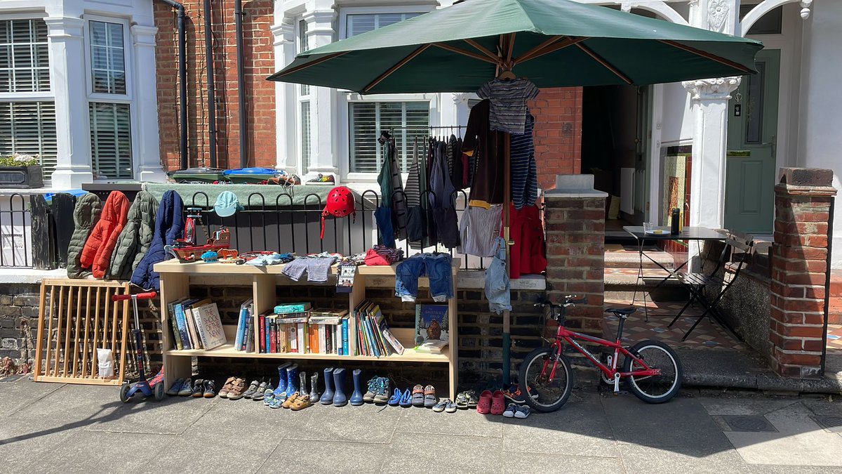 Creat1veCity's tweet photo. Selection of stalls in SE18 #Plumsteadjumbletrail 

Plumstead Jumble Trail is everywhere till 4pm. Check the map

https://t.co/E0PXIo3JrR https://t.co/H1qlf6vX0m