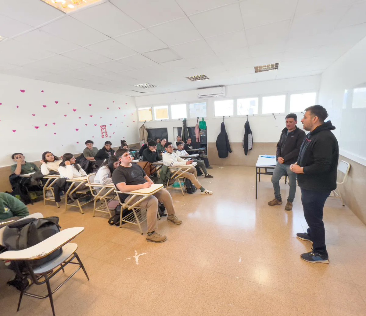 diego_riios's tweet photo. Fundación Garrahan

El día Jueves visitamos el colegio Agrotécnico Nacional en Tilimuqui, iniciando apertura al programa de recolección de tapitas en distritos. 

Un trabajo  junto a las escuelas del Departamento, del que participaron los estudiantes de 6 año . https://t.co/gxz5JdYEF1