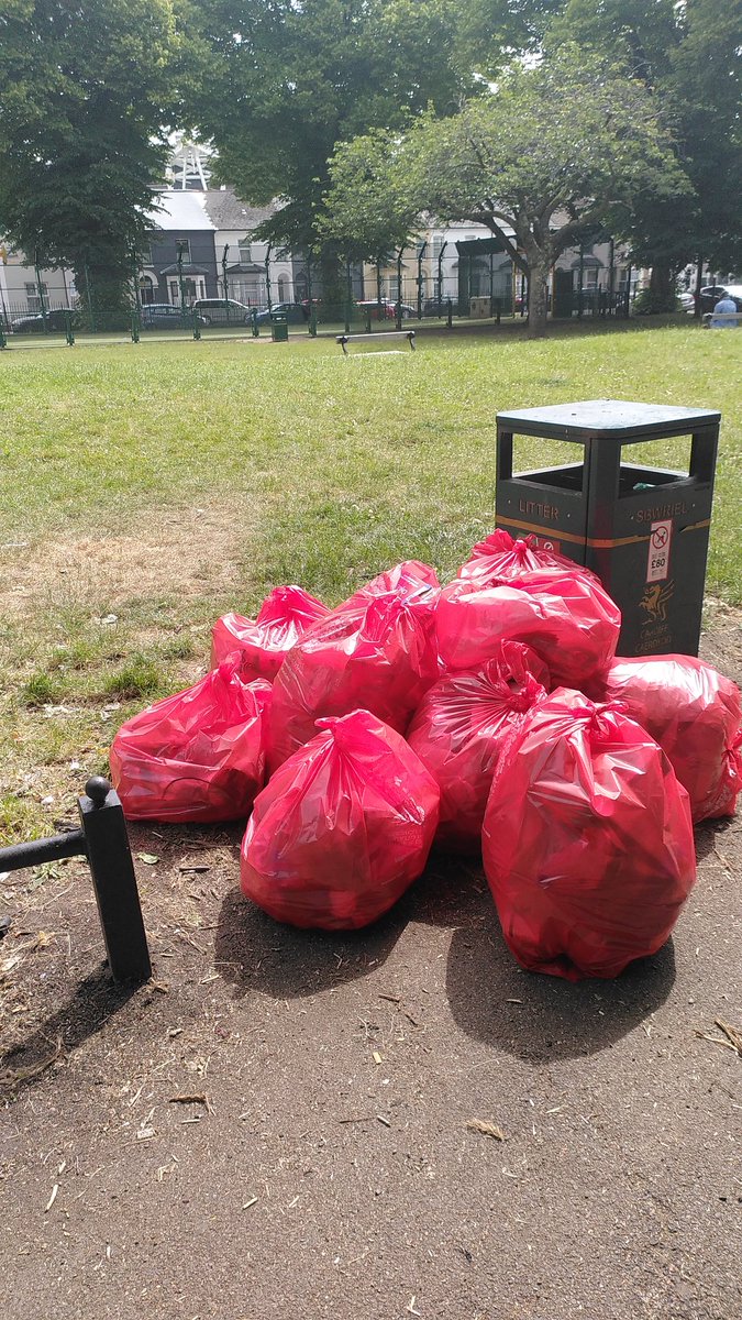 Keep Riverside Tidy (@tidyriverside) on Twitter photo Thank you to the 7 volunteers who cleared the streets of Riverside this morning, collecting 14 very full bags of rubbish in just 1 hour! And huge thanks to all our neighbours who clear their streets every day! #Tidy @CardiffKWT <a href="/SRCDC_Cardiff/">South Riverside Community Development Centre</a> <a href="/leothomson/">Leo Thomson</a> <a href="/IonaBike/">Iona Gordon</a> <a href="/lorna_stabler/">Lorna Stabler</a> Thank you to the 7 volunteers who cleared the streets of Riverside this morning, collecting 14 very full bags of rubbish in just 1 hour! And huge thanks to all our neighbours who clear their streets every day! #Tidy @CardiffKWT <a href="/SRCDC_Cardiff/">South Riverside Community Development Centre</a> <a href="/leothomson/">Leo Thomson</a> <a href="/IonaBike/">Iona Gordon</a> <a href="/lorna_stabler/">Lorna Stabler</a>