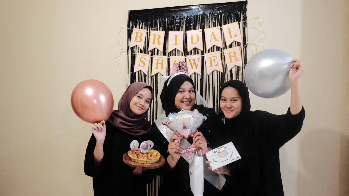 rachmi_utami's tweet photo. Mabruk jihanku✨🌹 @aphroditeees https://t.co/k1Il44wv7g