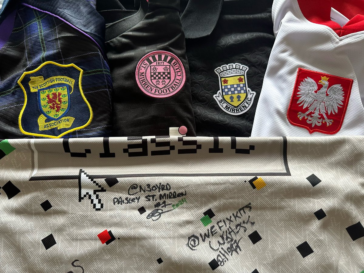 N30YRD's tweet photo. @MrAntHayes @WeFixKits @lauraellison18 @rwilkinson007
Remember this? I was next in the queue to #signtheshirt while it was here a small photo shoot was done
This is for you Ant mate, thank you for including all of us so far https://t.co/SiAygNMHRk