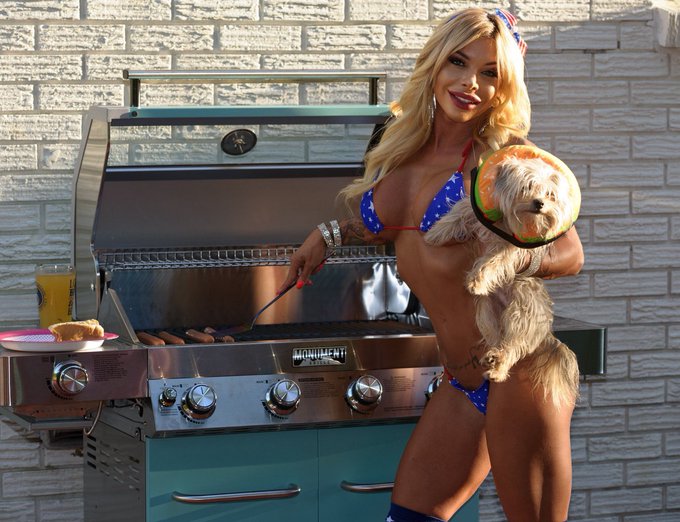 Hotdogs or hamburgers? https://t.co/RC8dZEZNZH