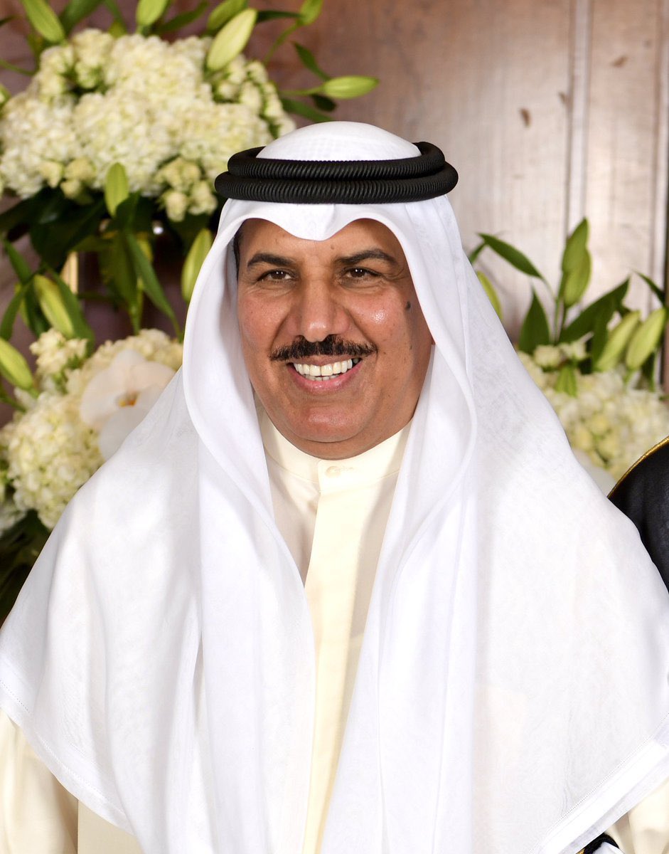 اخي وعضيدي المستشار محمد ابوصليب

كفيت ووفيت
وخدمت بلدك بكل إخلاص
وخرجت بسمعة طيبة وثوب ابيض ..

وهذا امر متوقع منك
وختمتها بعطاء مشرف
وترجل لايقدم عليه إلا الشرفاء بأوطانهم ..

الله يمتعك بالصحه والعافيه
ونراك عما قريب تخدم بلدك من موقع آخر.
.