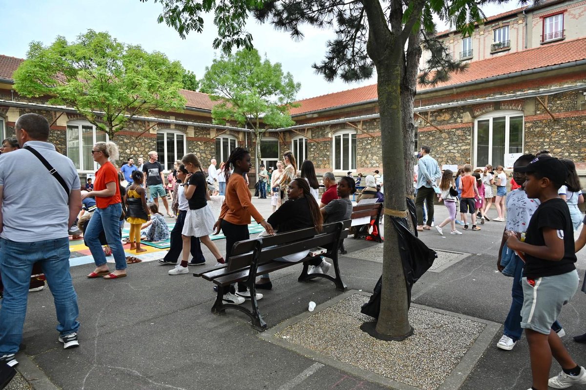 luccarvounas's tweet photo. Fête de l’école Étienne #Dolet @Alfortville_94 pour un moment festif et de partage avec les familles et les équipes pédagogiques autour d’échanges, de jeux et d’animations pour célébrer ensemble cette fin d’année scolaire. #Éducation https://t.co/UW9QiWfosW