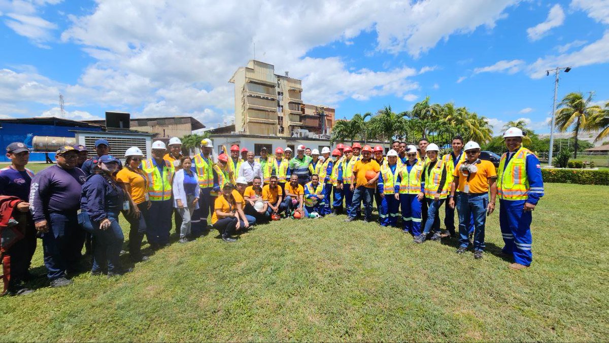 📢👷 La Gerencia de Seguridad Industrial, Ambiente e Higiene Ocupacional (SIAHO), Región Centro, lideró la jornada de Socialización de Saberes entre los brigadistas de emergencias de la Sede Corporativa y la empresa Ferroaluminio (FERRALCA).💯🇻🇪

#FestivalDePoesia2024
#Pequiven