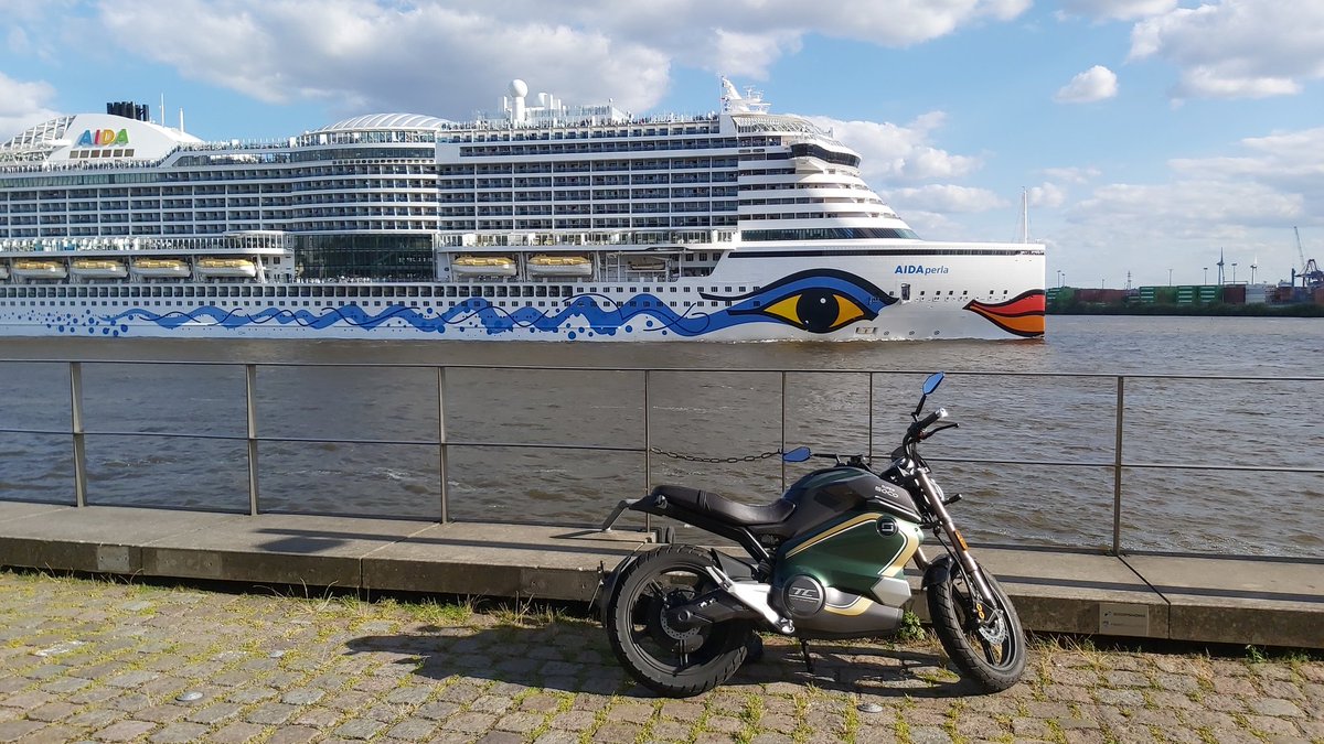 CodelineRed's tweet photo. #HarleyDays in #Hamburg https://t.co/FwLKmD4bRZ