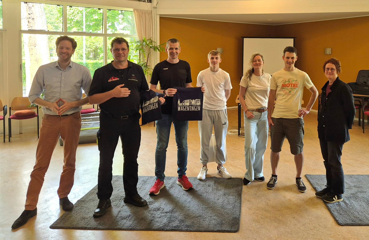 Vandaag basiscursus ❤️reanimatie en AED bij Stichting AED Wageningen die al 5 jaar bestaat! Van harte gefeliciteerd namens de gemeente. 

Zelf een cursus volgen of burgerhulpverlener worden? Kijk op aedwageningen.nl

Dank Sander en Erik!