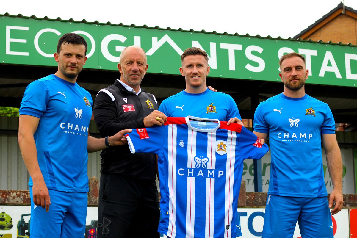 ClitheroeFC's tweet photo. 👊 The Boys are back in town! The first pre-season training session has today taken place at the EcoGiants Stadium. 

📹 We’ll bring you coverage over the next couple of days, including the first interview with new signing Harry Brockbank. 

#ForwardTogether | #clitheroe | #UTB https://t.co/dJ3UaqkvEU