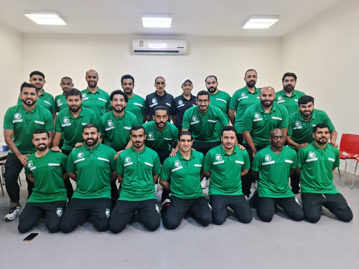 ختام المرحلة الأولى من دورة الرخصة الآسيوية B في الدمام تحت إشراف الإتحاد الآسيوي لكرة
القدم شكراا للمحاضرين المتميزين الكابتن
 "سمير هلال"
 و الكابتن "محمد الدشيش"
و الكابتن "عبد العزيز البيشي" 
على جهودهم الكبيره 🇸🇦🇹🇳🌺🙏❤️.