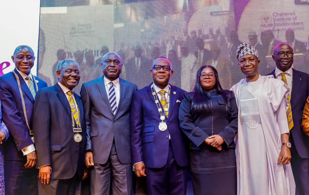 biodunaoyebanji's tweet photo. It was an honour to attend the investiture ceremony of the 13th President and Chairman of the Governing Council of the Chartered Institute of Stockbrokers (CIS). I am proud to witness an indigene of Ekiti State, Mr. Ropo Dada, assume such a prestigious position. His exemplary leadership and professional excellence are a true testament to the potential and capabilities of our people. 

During the event, I reaffirmed our commitment to collaborating with economic stakeholders to create more opportunities for our people and build a solid economic foundation. I am confident that with capable leaders like Mr. Dada, we can achieve significant progress in our economic development programs and drive sustainable growth. 

I look forward to a solid collaboration between the institute and the government of Ekiti State for the betterment of our people and the promotion of economic prosperity.