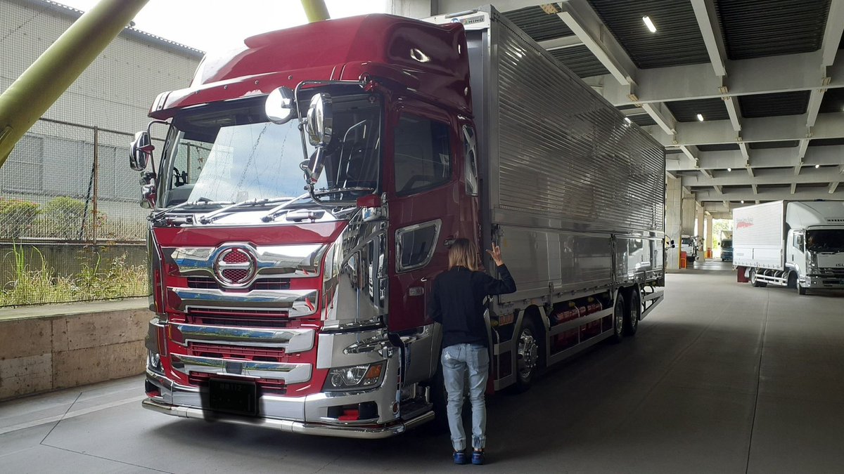 a_t_truck_tv's tweet photo. お疲れ様です♪愛国丸です

運営を通じてXに投稿させて
頂きます 。
コチラ PBでも仲良く
させて頂いて相模原市に拠点を
置き日々 ご活躍されています‼︎
㈱ｱｲﾄｩｰﾗｲﾝ様 1番機であります
オペさんにしても車輌にしても
輝かしく気品に満ちた1台です
また何処かでお会いましょう��� https://t.co/V1p8sBHUUh