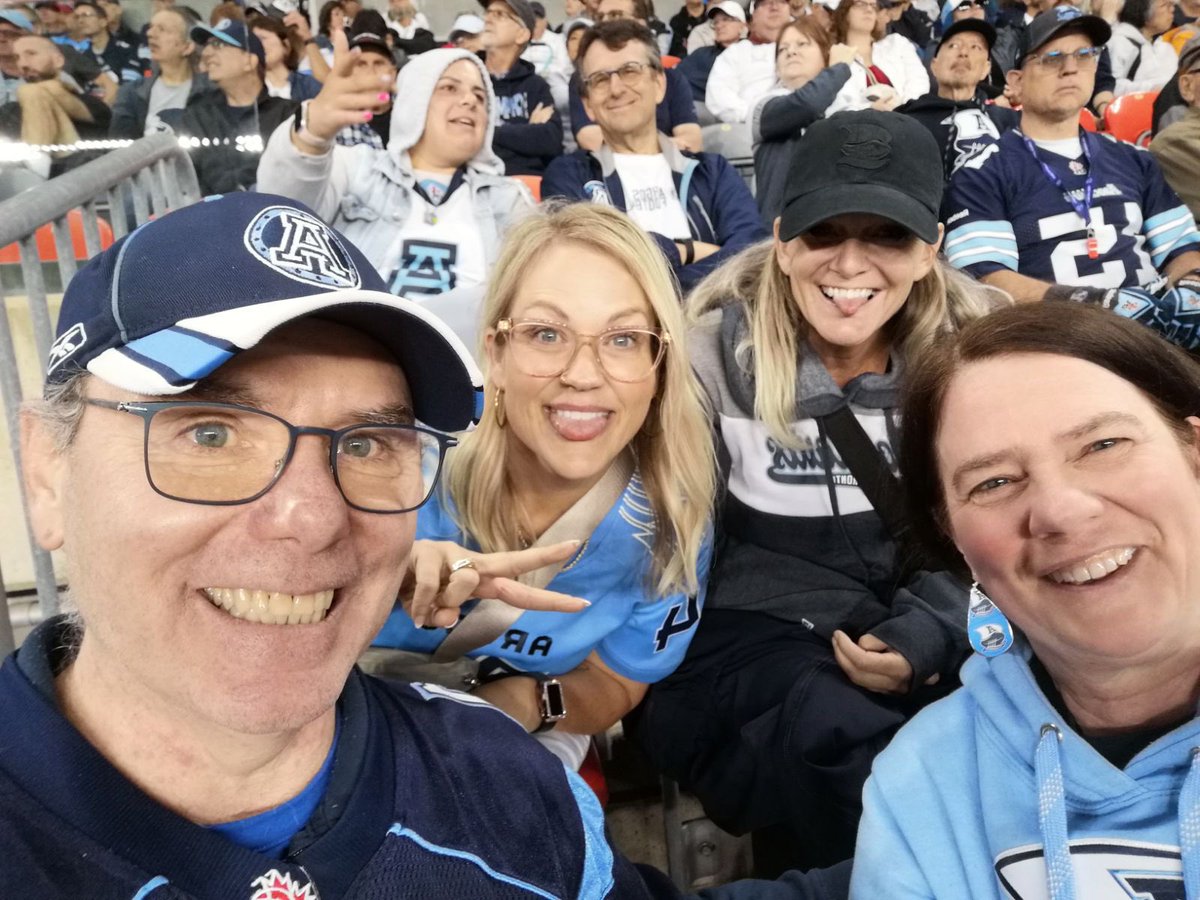 cdtellier's tweet image. Big shout out to @PatMEnright for allowing @GetHomeWithJenn and I enjoy his seats for last night’s @TorontoArgos game! Truly was a great time!! Your season ticket holder family is the best! Hope to catch up in August! Thank you! 💙🩵 #AAAARRRGOOOOSSS #PullTogether