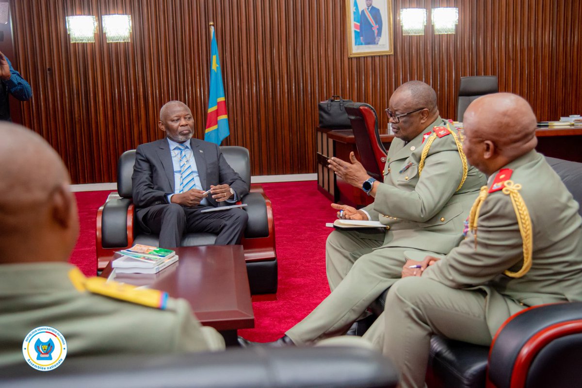BienvenuLukoki2's tweet photo. Le President de l’@AssembleeNatRDC l’honorable @VitalKamerhe1 a reçu les autorités militaires de la haute école des stratégies et de défenses #CHESD l’objet de leur échange parrainage de la 7 ème session de formation @OfficialSonge @biso_kaka @KamusakyJossar1 @uhelo_numbi https://t.co/nb6lAzgraE