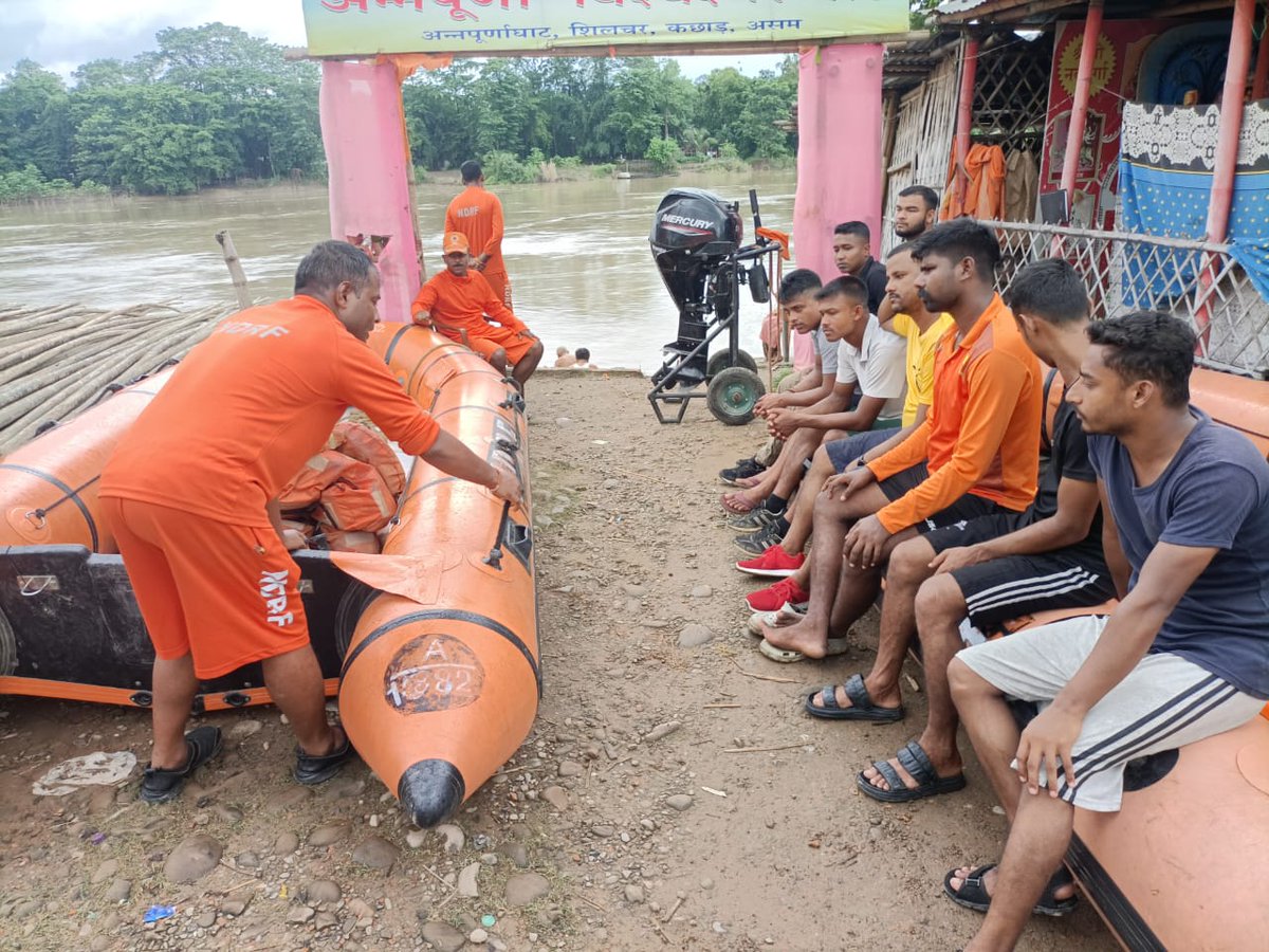 01NDRF's tweet image. #Instructors of 1st Bn NDRF #providing #training on DM for #DDRF_Team_Members #Assam at PWD Building, #Silchar, #Cachar, #Assam.
#आपदा_सेवा_सदैव_सर्वत्र 
#saving_lives_and_beyond
#Guwahati, #Assam
@NDRFHQ
@ndmaindia
@CMOfficeAssam