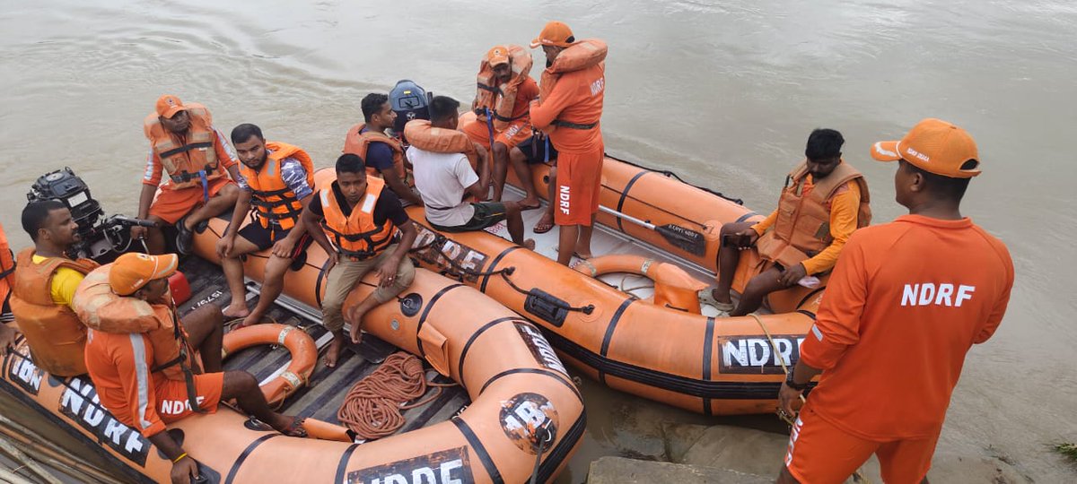 01NDRF's tweet image. #Instructors of 1st Bn NDRF #providing #training on DM for #DDRF_Team_Members #Assam at PWD Building, #Silchar, #Cachar, #Assam.
#आपदा_सेवा_सदैव_सर्वत्र 
#saving_lives_and_beyond
#Guwahati, #Assam
@NDRFHQ
@ndmaindia
@CMOfficeAssam