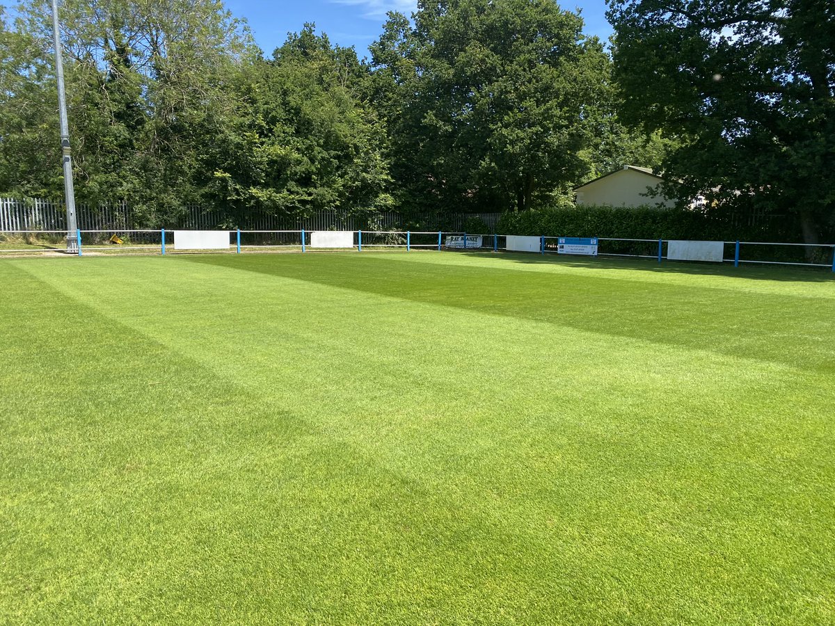 grasslad's tweet image. Well, not football Saturdays means one thing, a nice relaxed start……
Slitter ✅
De-thatch ✅
Cylinder cut 28mm ✅

#grasscare #turfcare #improving #grafting #lovinglife #groundsmanlife #givemeajob
