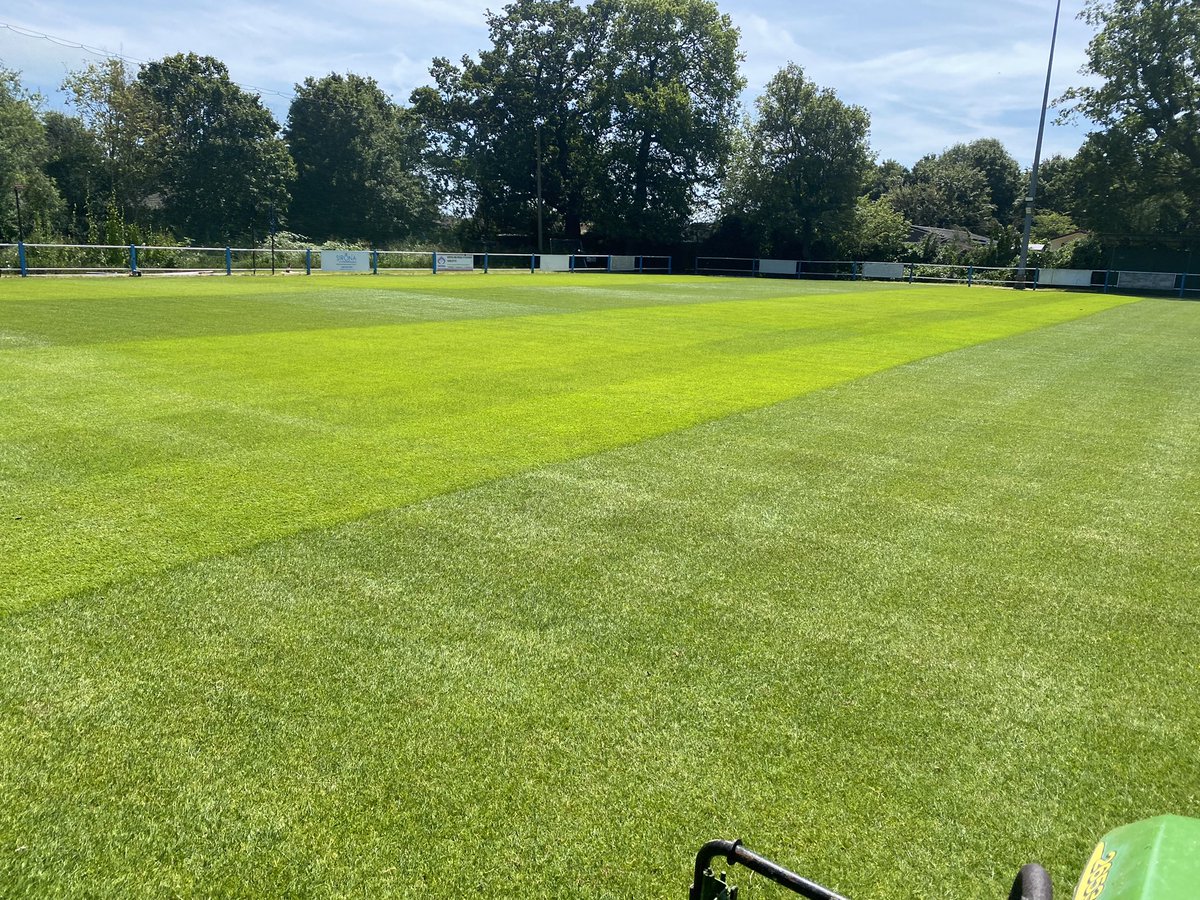 grasslad's tweet image. Well, not football Saturdays means one thing, a nice relaxed start……
Slitter ✅
De-thatch ✅
Cylinder cut 28mm ✅

#grasscare #turfcare #improving #grafting #lovinglife #groundsmanlife #givemeajob