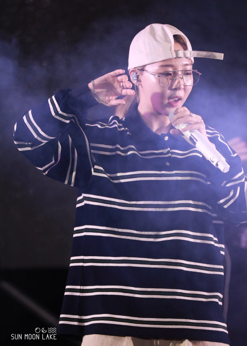 SunMoonLake_MMM's tweet photo. 240629 문별 -  Good Days 페스티벌 리허설 프리뷰

🧢👓 🎤 대박💛💛💛💛
#마마무 #MAMAMOO #문별 #MoonByul 
#Starlit_of_Muse  #byul_muse https://t.co/X0wPB1mUfO