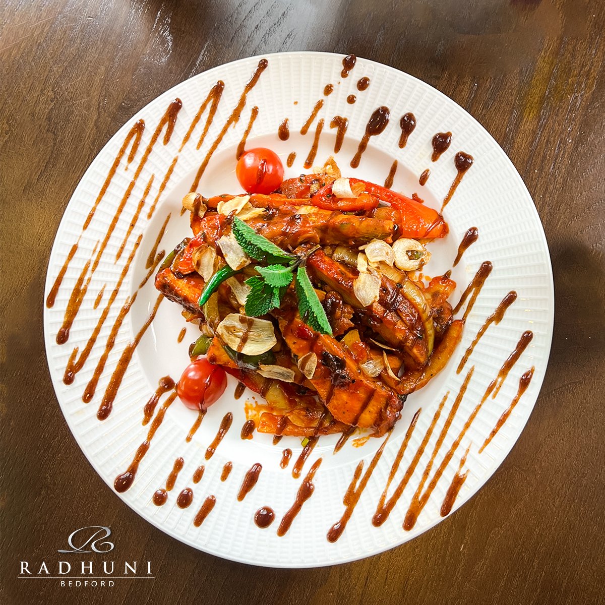 Ever had Indian food so good you couldn’t help but smile? Our focus on quality makes all the difference. 😍🍴

Book your table... 👇
-
☎ 01234 272770
-
-
-
#radhunirestaurant #radhuni #radhunibedford #indianrestaurant #indiancuisine #cocktails #bestfood  #nearme #finedining