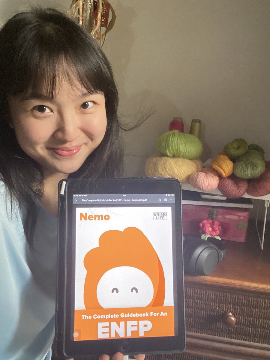 chromatogrebi's tweet photo. Jujur lagi capek sama hidup... Capek mencari NAFKAH + overthinking EVERYTHING🥲 things are happening all at once.

Akhirnya mutusin buat reread buku MBTI ini karena lagi butuh buku refleksi diri yang hepi2 tapi menenangkan. Buat kamu yang lagi mumet juga, this thread is for u 🧡 https://t.co/tPqUHxOjMj